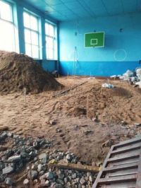 Педагоги поспорили с властями о безопасности «ямочного ремонта» в сельской школе в Алтайском крае