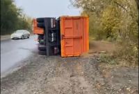 Грузовик перевернулся