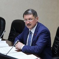 «Крутиться» в существующих условиях»: алтайские медики, чиновники, депутаты и бизнесмены поделились ожиданиями от 2022 года