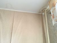 От стен отклеиваются обои