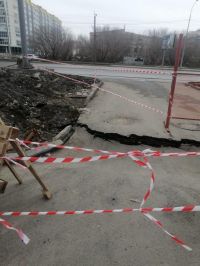 У ТЦ Волна асфальт также скрылся