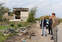 Представители Алтайского края и Славяносербского района у шахты «Черкасская»