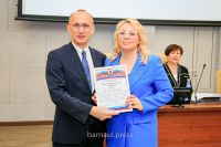 ...и Кристина Юстус