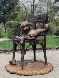 Скульптура кота простояла на проспекте Ленина пять часов