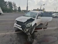 Попавшая в ДТП иномарка