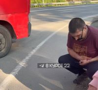 Конфликт водителя и пассажира барнаульской маршрутки перерос в поножовщину (обновлено)