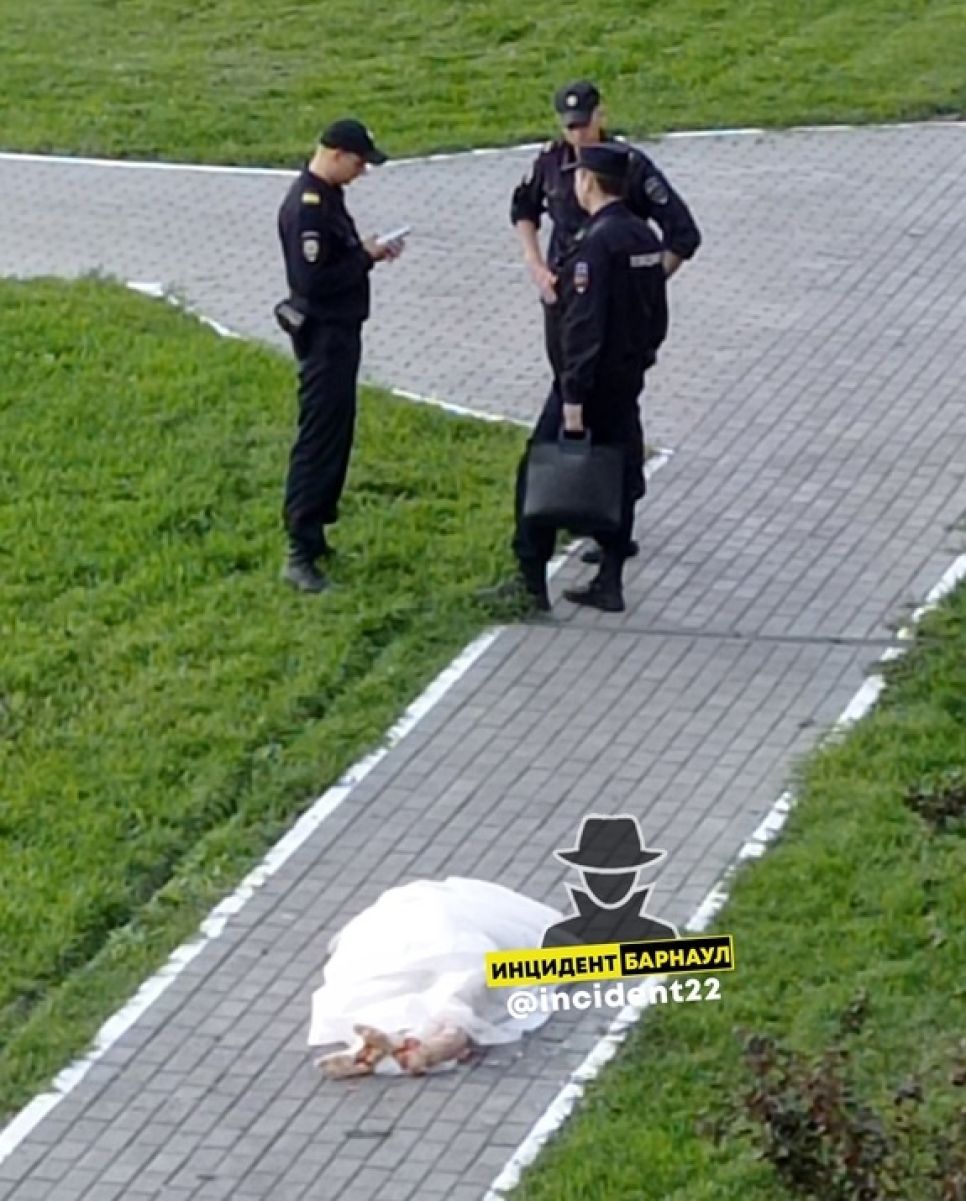 Жительница Барнаула стала очередной жертвой сезона падений из окна