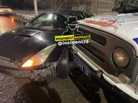 Протаранили машину и скрутили: в соцсетях обсуждают «ошибочное» задержание мужчины в Бийске