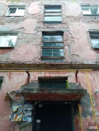 Общественники обратились к главе Барнаула по поводу аварийного дома с «инсектарием» в подвале