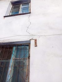 Жительница потрескавшегося дома в Барнауле «винит» в бедах скандального застройщика