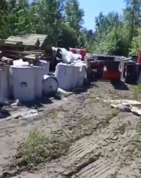 Правоохранители ведут проверки в связи с подозрительной «утилизацией» бочек с отходами под Бийском