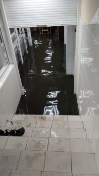 Торговый центр в Рубцовске затопило из-за очередного канализационного прорыва<span style=