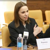 «Мы окружены матерщиной»: два поколения поспорили о «вирусе сквернословия» среди молодежи