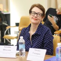 «Мы окружены матерщиной»: два поколения поспорили о «вирусе сквернословия» среди молодежи