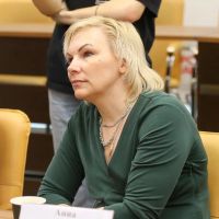 «Мы окружены матерщиной»: два поколения поспорили о «вирусе сквернословия» среди молодежи