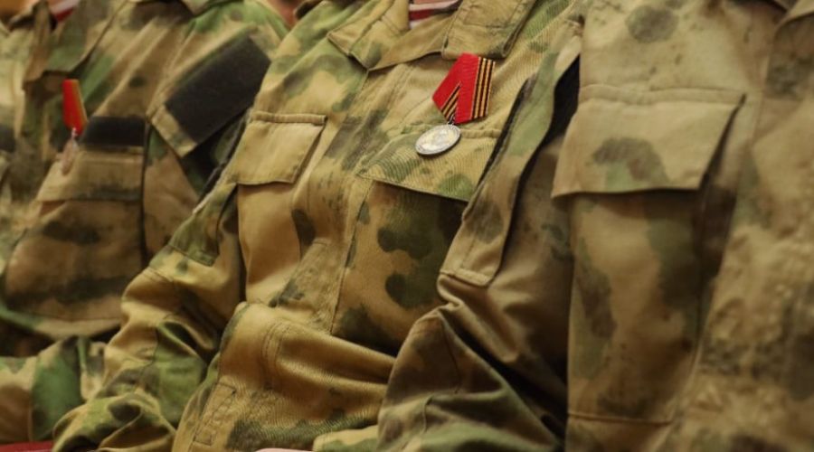 военнослужащие