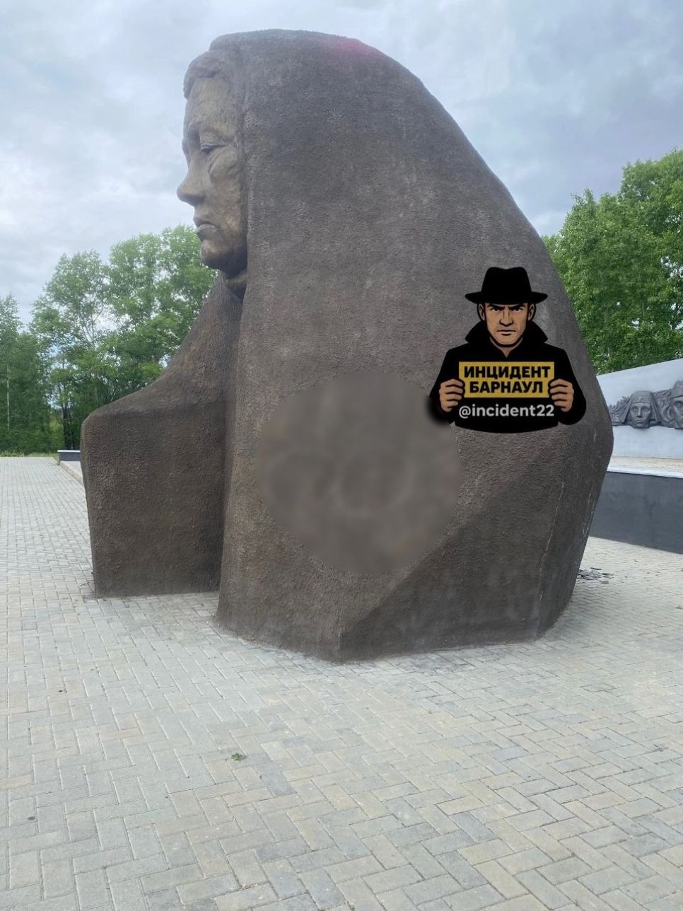 Осквернение стелы «Скорбящая мать» в Павловском районе