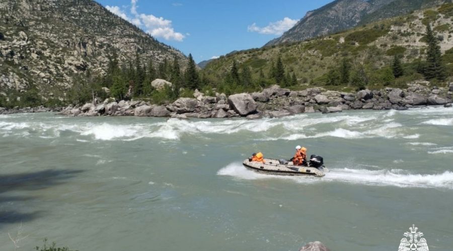 Поиски утонувшего 71-летнего красноярца в Республике Алтай