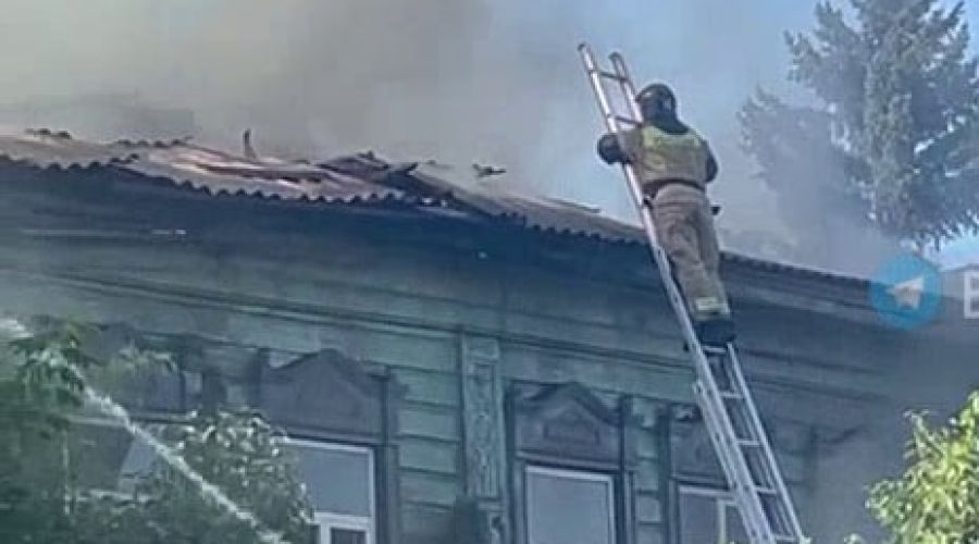 Ликвидация пожара на улице Чкалова, 26 в Бийске