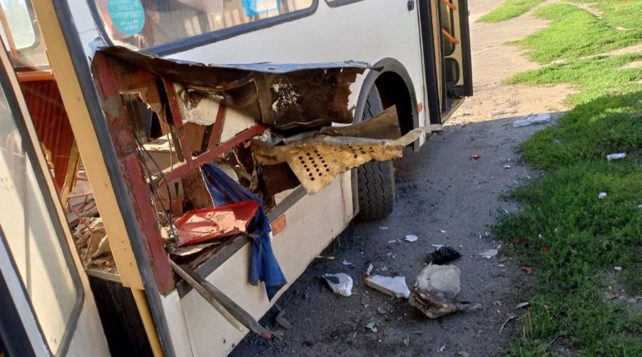 Поврежденный троллейбус