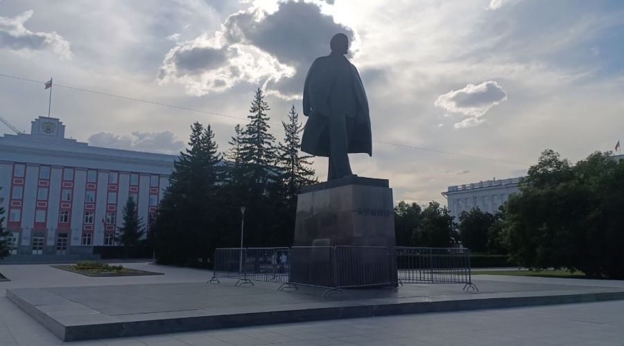 Памятник Ленину