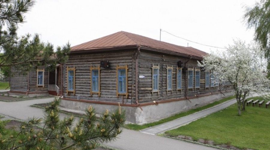  Школа, где учился и работал В.М. Шукшин 