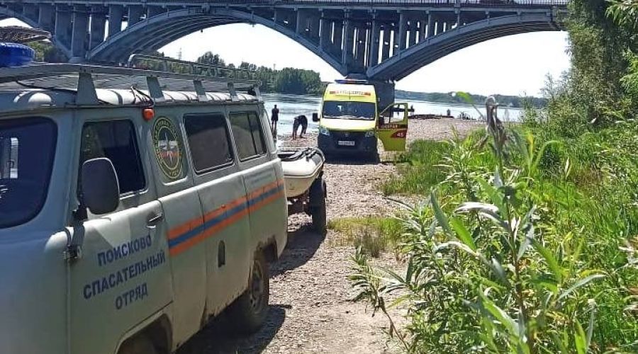 Спасатели подняли тело 11-летнего утонувшего мальчика в Бийске