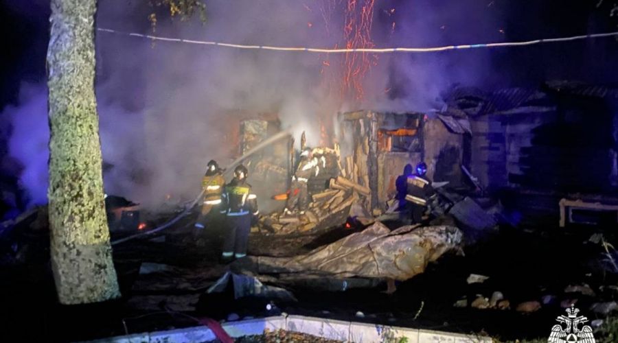 Ликвидация пожара на турбазе в Майминском районе Республики Алтай