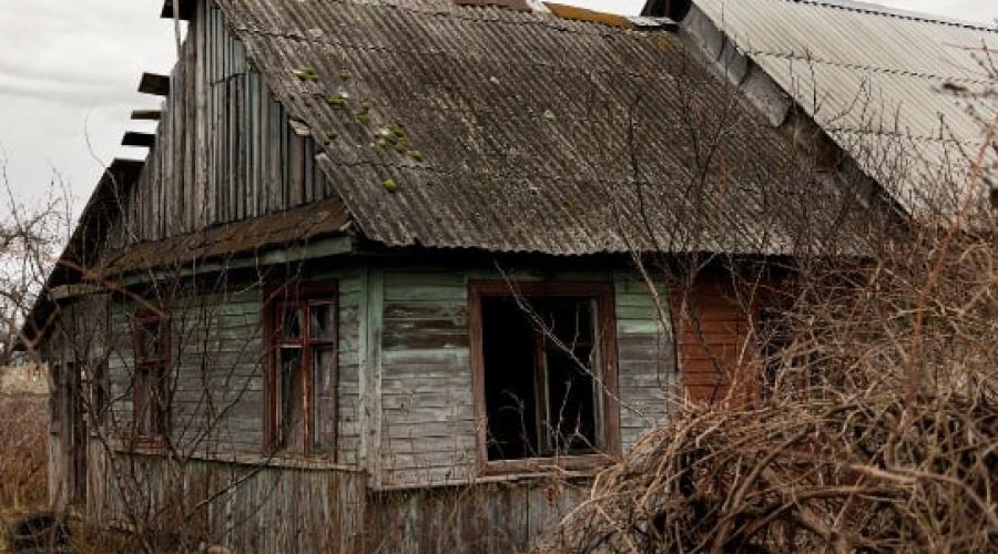 Заброшенный дом в селе