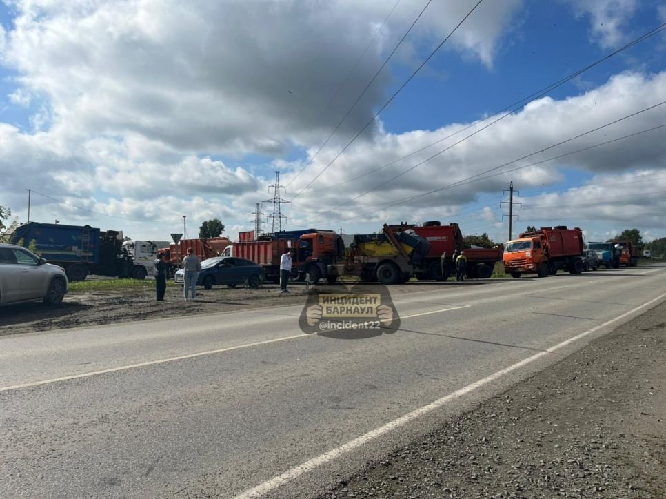 Мусоровозы &quot;Экосоюза&quot;, которые не пускают на зудиловский полигон