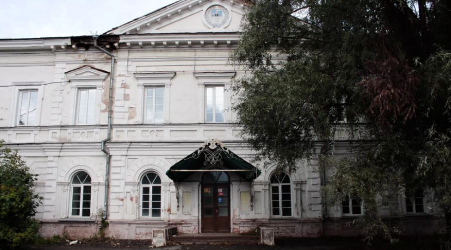 Здание бывшего горного училища в Барнауле