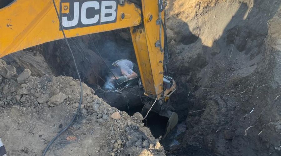 Работа по восстановлению трубы на Главной насосной станции Славгорода  