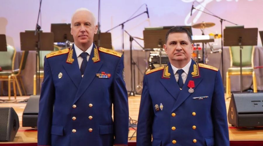 Глава СК РФ Александр Бастрыкин наградил главу алтайского Следкома Игоря Колесниченко