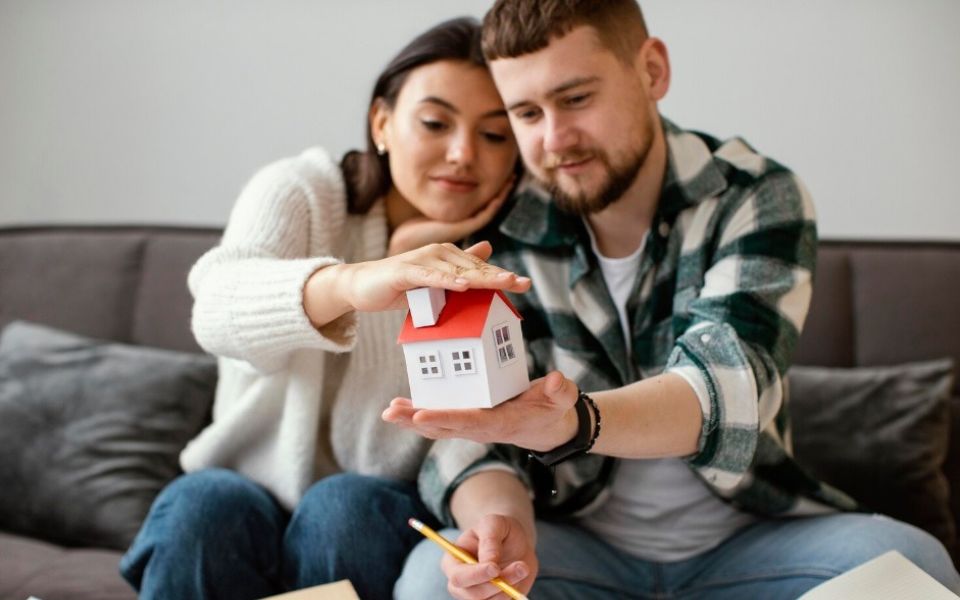 Жителям Алтайского края приходится отдавать почти 60 % зарплаты на ипотечные платежи - Новости Банкфакс, 05.11.2025