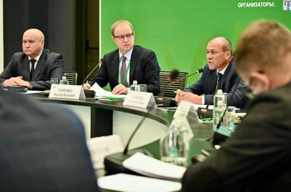 Губернатор Алтайского края Виктор Томенко на площадке Сибирского агропродовольственного форума