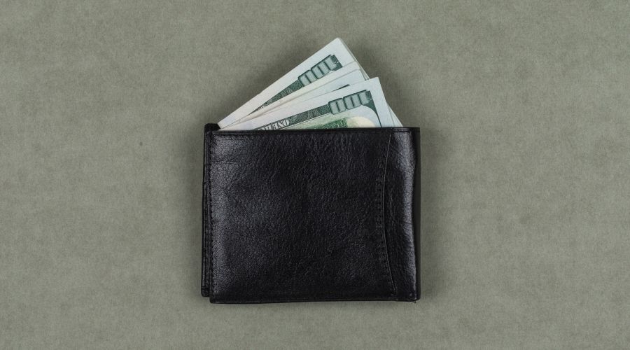 кошелек с долларами