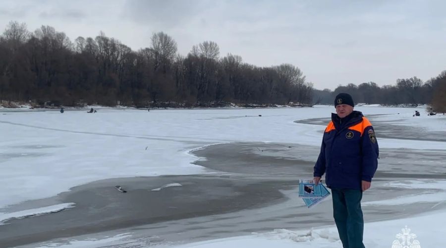 МЧС контролирует лед