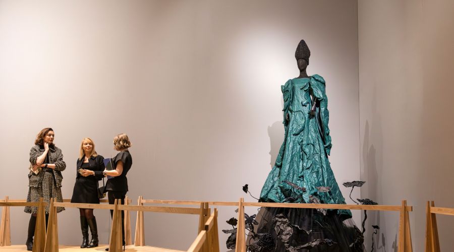 арт-объект из переработанного пластика 