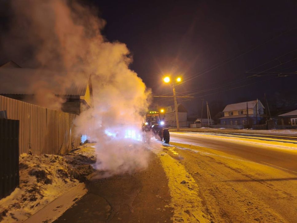 Устранение коммунальной аварии на магистральном трубопроводе по адресу ул. Северо-Западная, 103