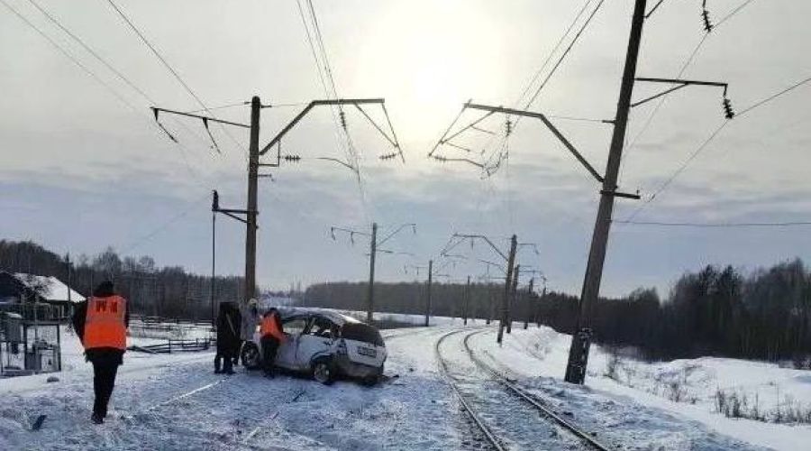 Место столкновение автомобиля с поездом 