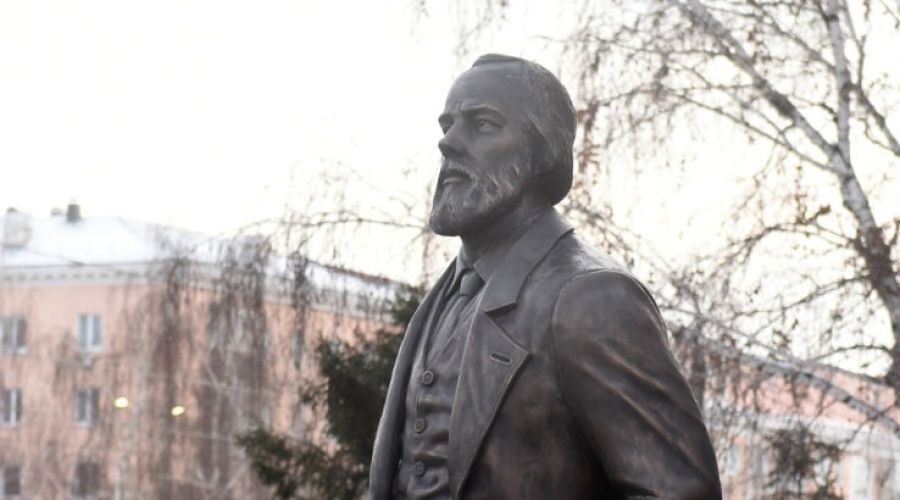 Памятник Достоевскому