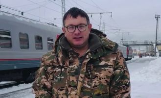 Александр Пластеев на ж/д вокзале перед отправкой на СВО