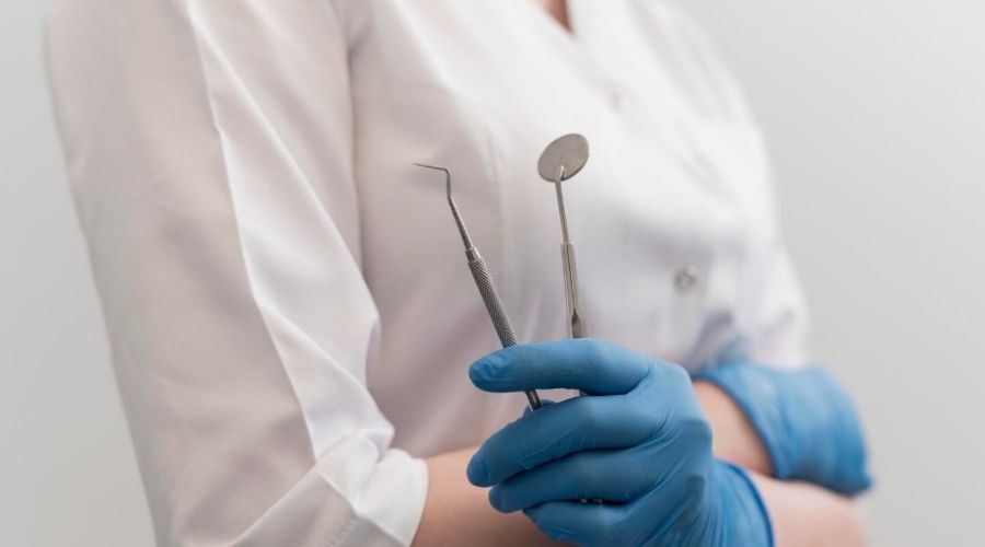 Стоматолог