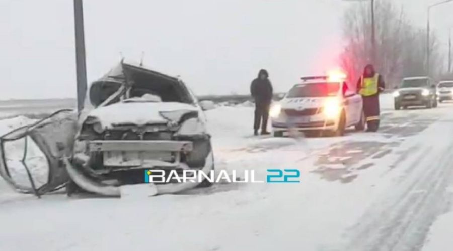 ДТП с микроавтобусом на въезде в Барнаул 