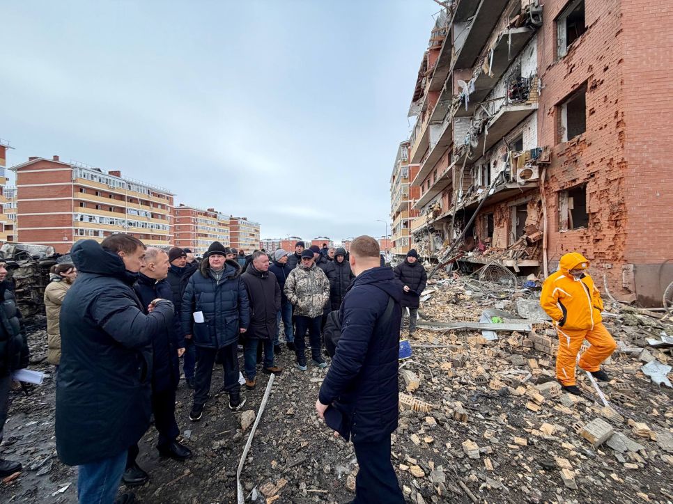 На месте взрыва работают все службы