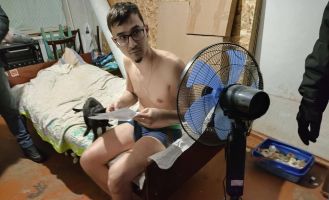 Депутат Чернобай в трусах и силовики