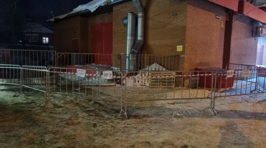 здание, которое обрушается