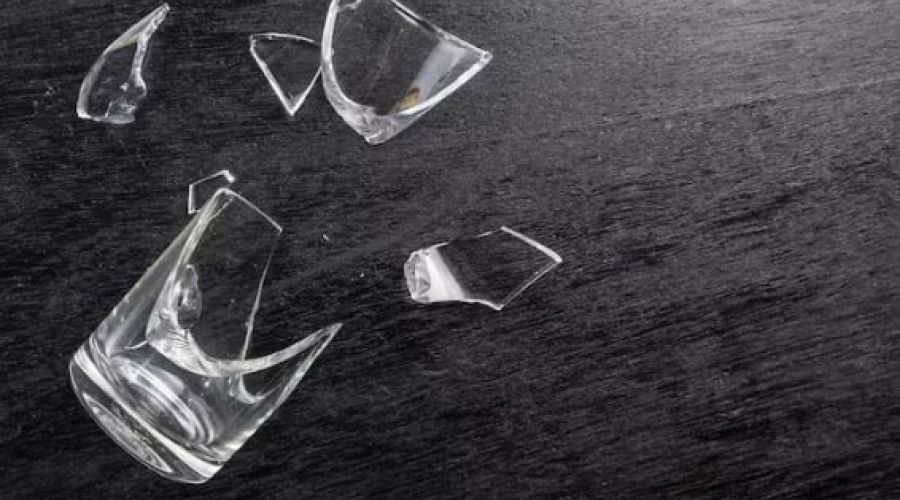 Разбитый бокал