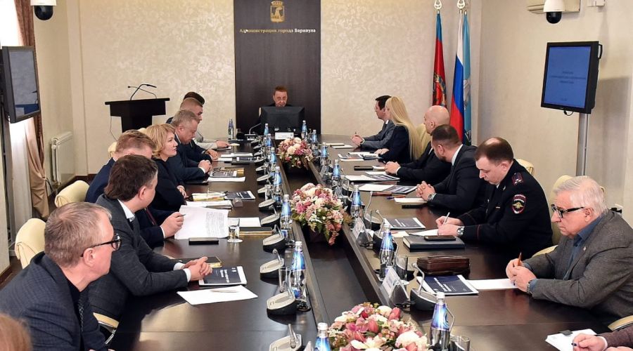 Рабочая встреча в мэрии Барнаула с представителями банка ВТБ