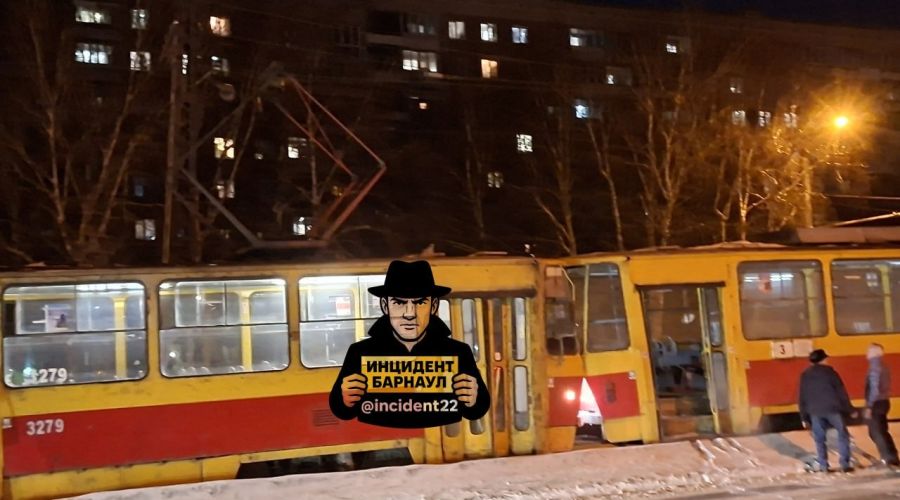 встреча трамваев